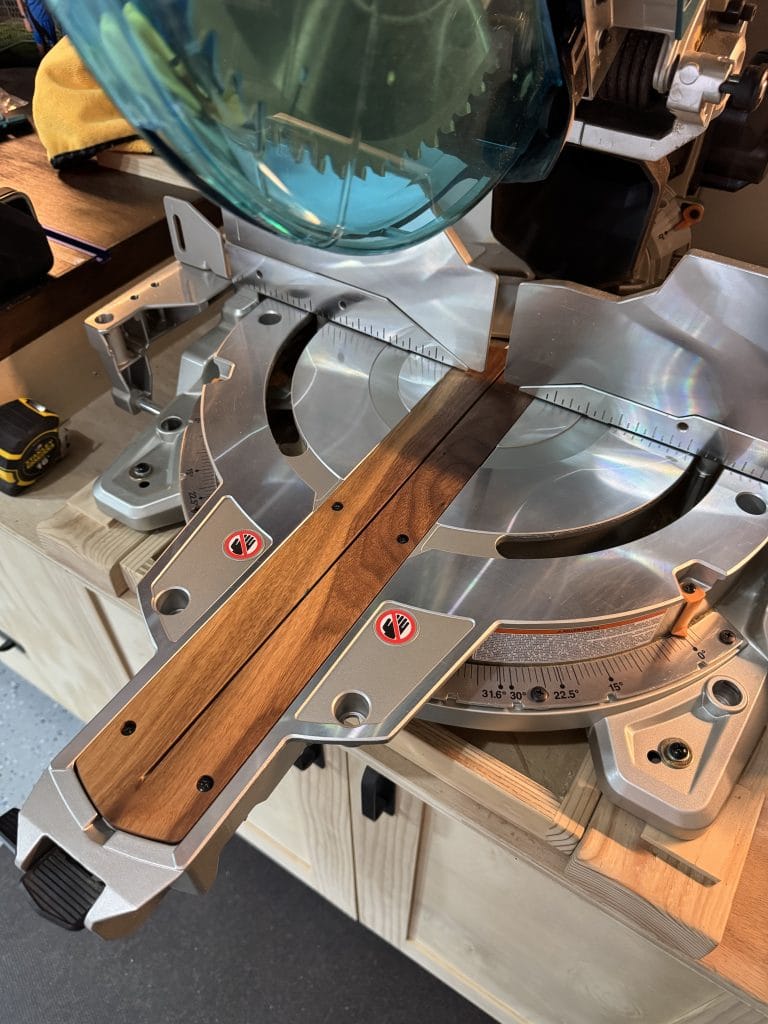 Miter saw insert from the right